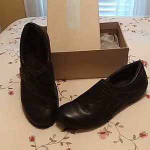 CLARKS CLOUD STEPPERS!